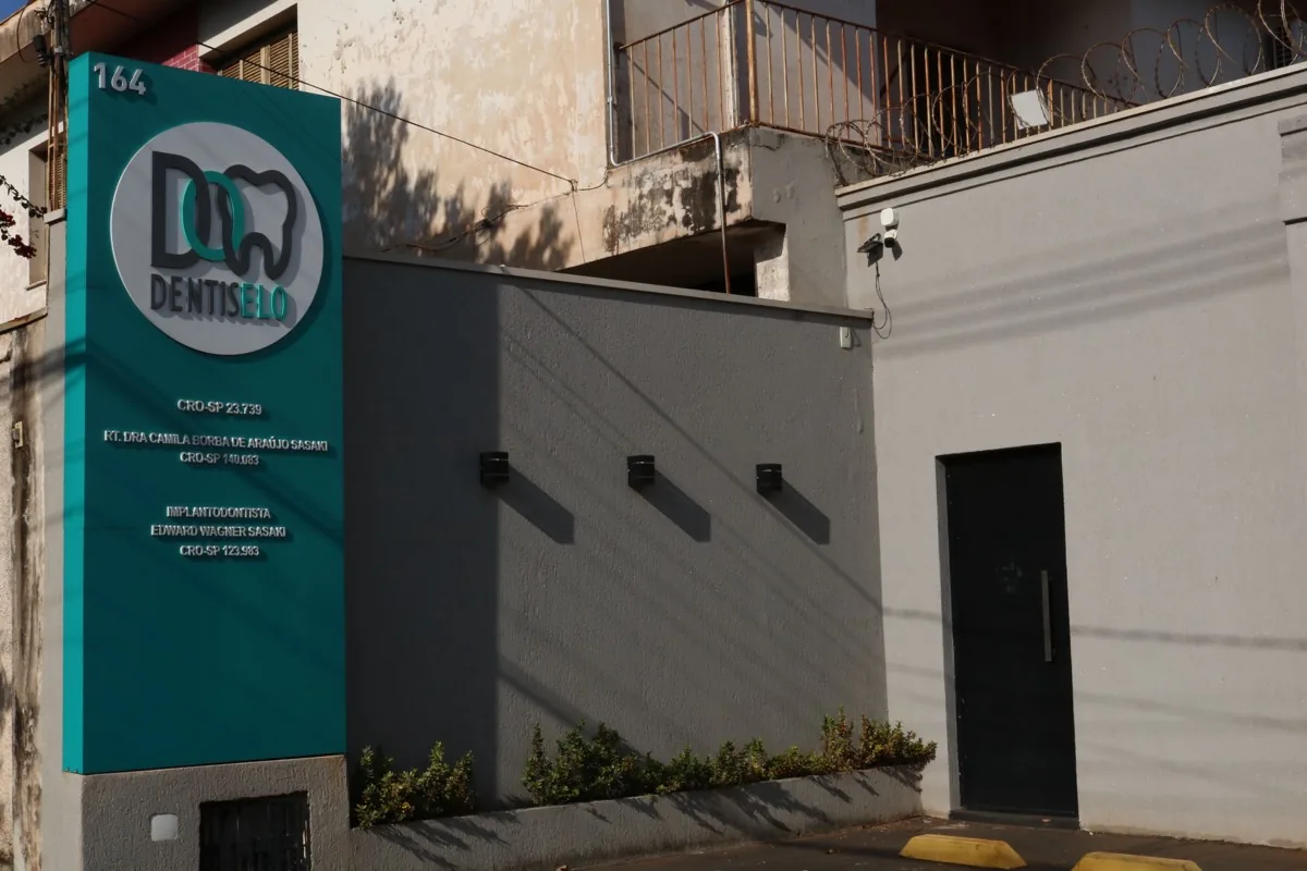 Entrada da clínica Dentis Elo na R. João Penteado em Ribeirão Preto